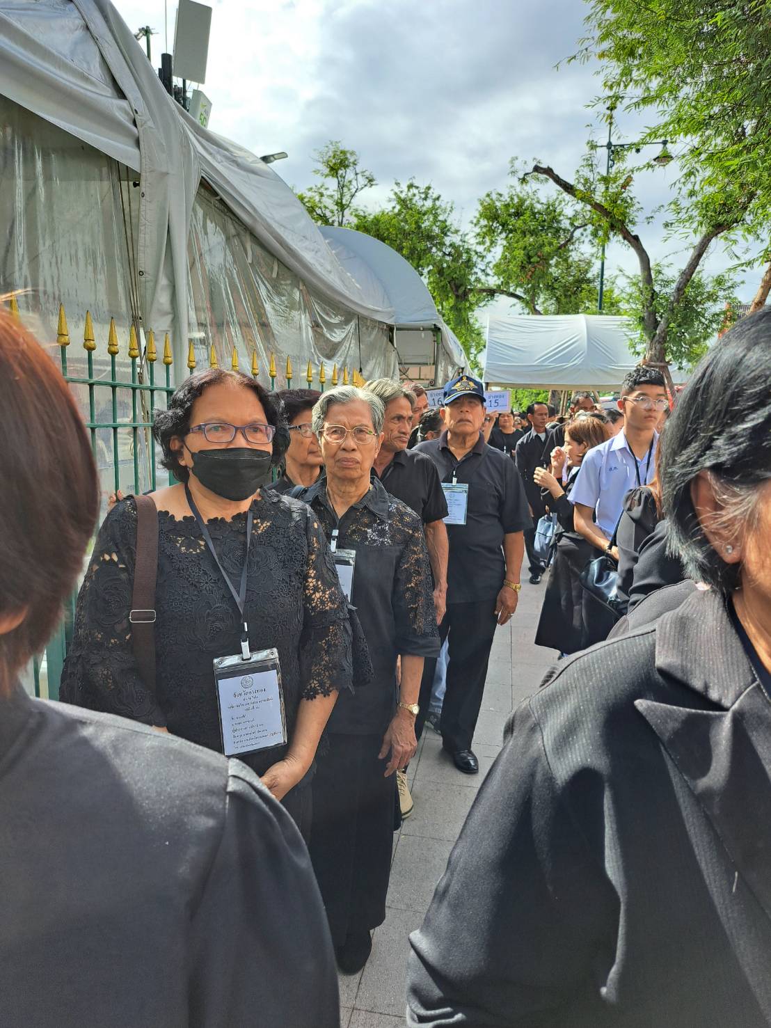 ข้าราชการ พนักงาน พร้อมทั้งพสกนิกร ชาวตำบลราชสถิตย์ ได้มีโอกาสเดินทางเข้ากราบพระบรมศพ สมเด็จพระนางเจ้าสิริกิติ์ พระบรมราชินีนาถ พระบรมราชชนนีพันปีหลวง น้อมรำลึกในพระมหากรุณาธิคุณ ครั้งที่ 1